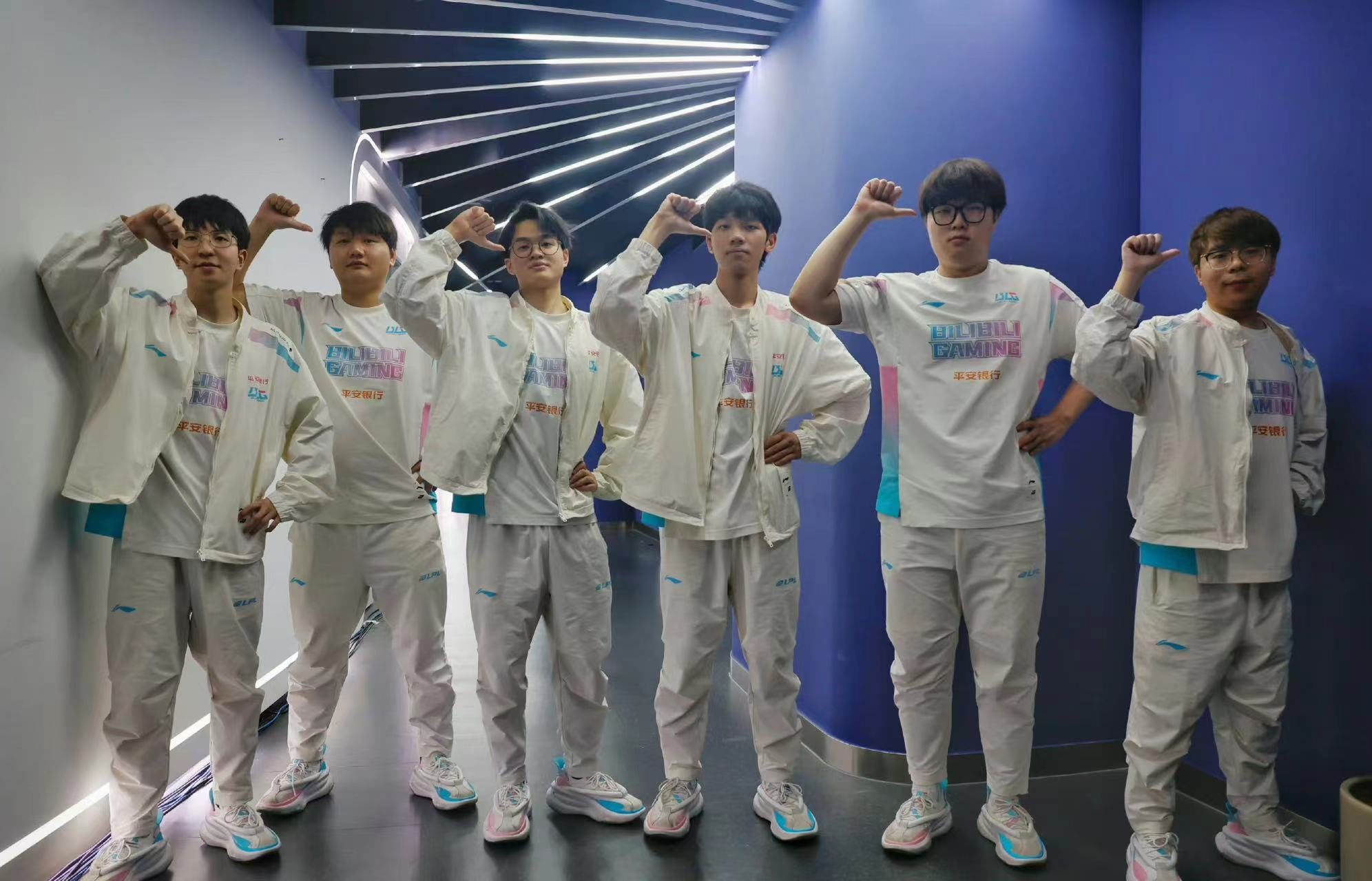 包含SHR横扫EDG,Gumayusi关键团战开团秒人宿命之战半决赛,技惊四座的词条 包含SHR横扫EDG,Gumayusi关键团战开团秒人宿命之战半决赛,技惊四座的词条