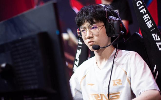 RNG鏖战EG，Scout开启传奇时刻峡谷大战入围赛，技惊四座