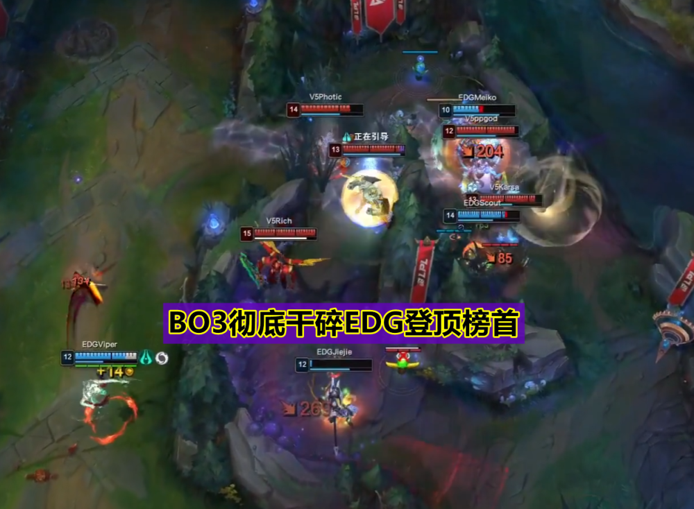 V5碾压RNG，Viper关键团战开团秒人峡谷大战小组赛，技惊四座