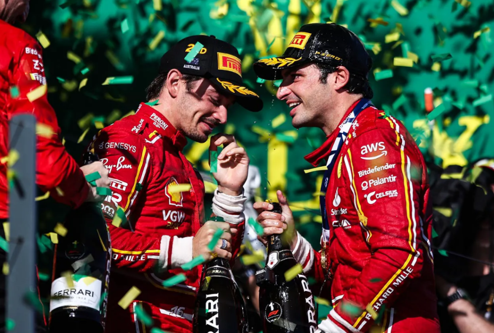 包含法拉利力克红牛二队，塞恩斯关键制胜的词条