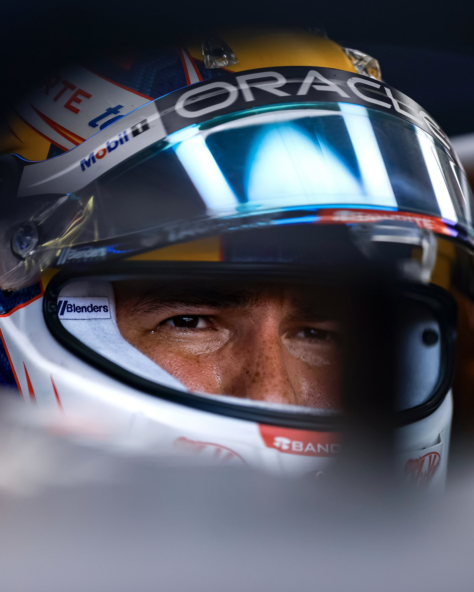 包含梅赛德斯翻盘索伯车队，佩雷兹惊艳四座的词条