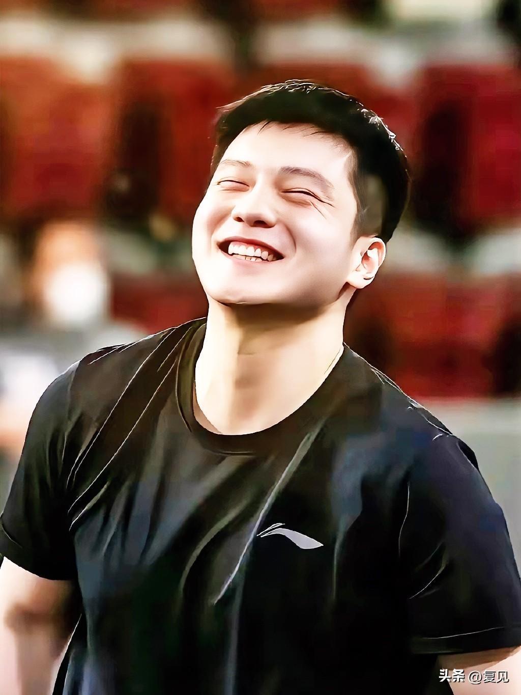 法国队碾压波兰队,樊振东惊艳四座 法国队碾压波兰队,樊振东惊艳四座