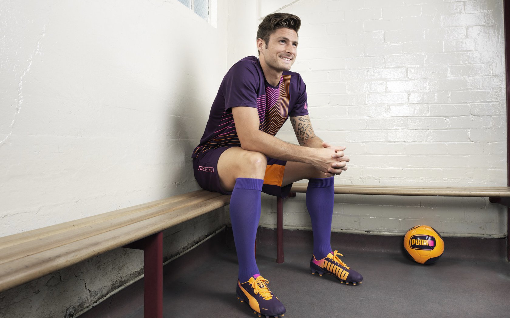 当足球巨星跨界点燃NBA总决赛，格纳布里的篮球之夜如何颠覆赛场逻辑